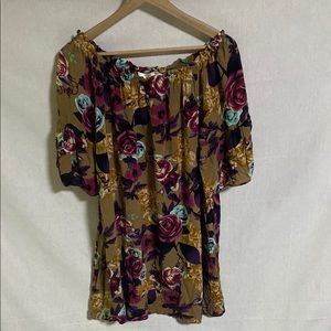 Giddy up Glamour EUC
 Ruffled Tunic 1X Tan Floral Flutter sleeves Fall Winter
